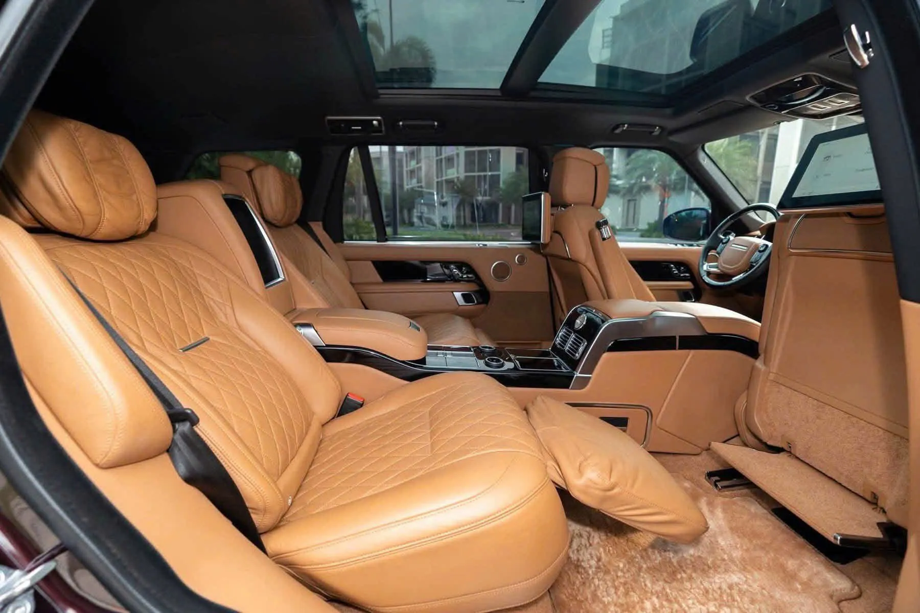 Executive transportation Vietnam - Range Rover leather interior